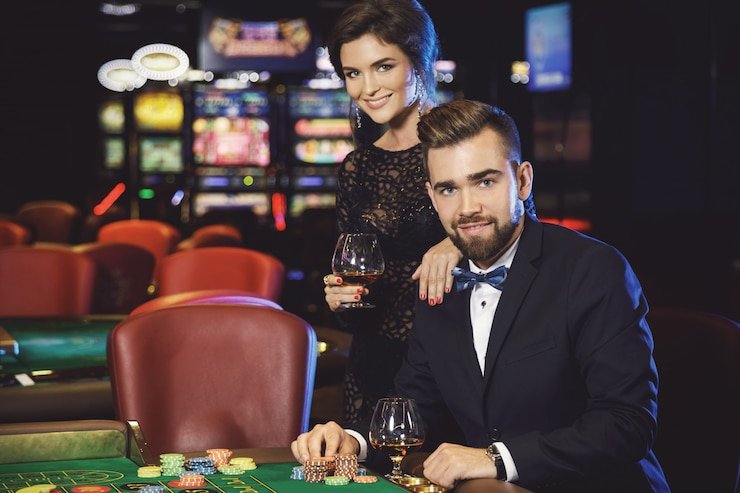 Live Colok Macau draw in progress showing croupier and numbered balls on broadcast